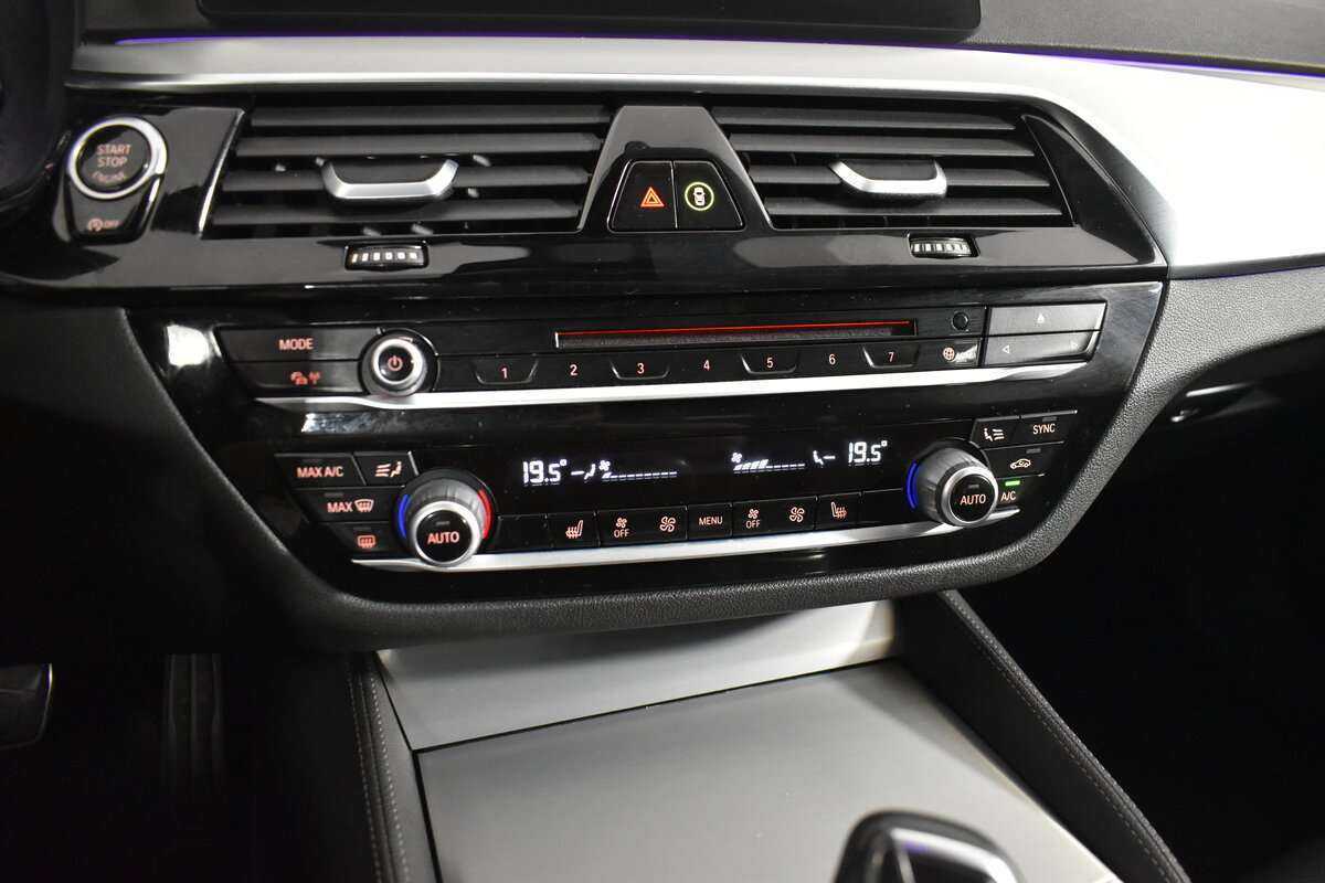 BMW 5 серии 520d xDrive, 2018 Фото №18