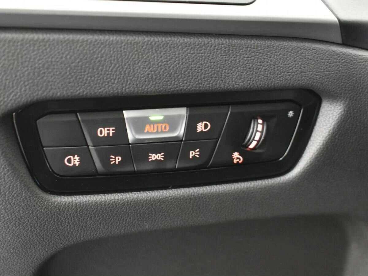 BMW 3 серии 318i, 2023 Фото №24