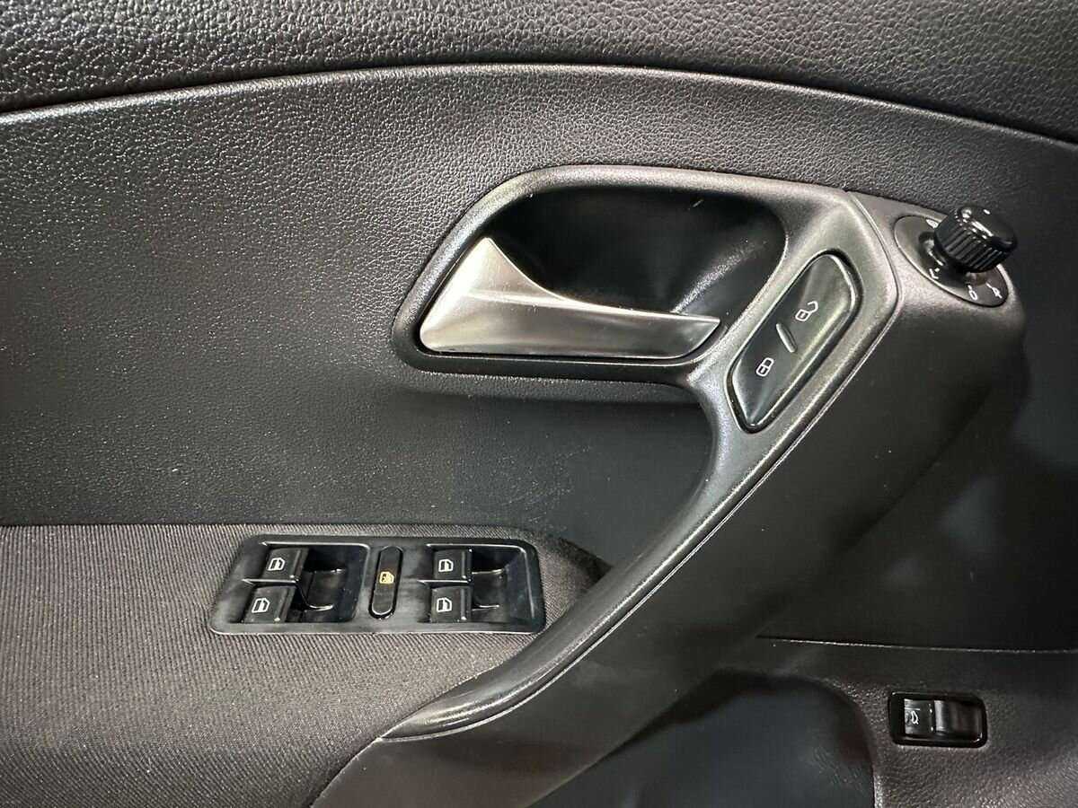 Volkswagen Polo, 2011 Фото №13