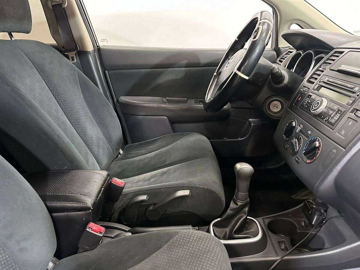 Nissan Tiida, 2010 Фото №10
