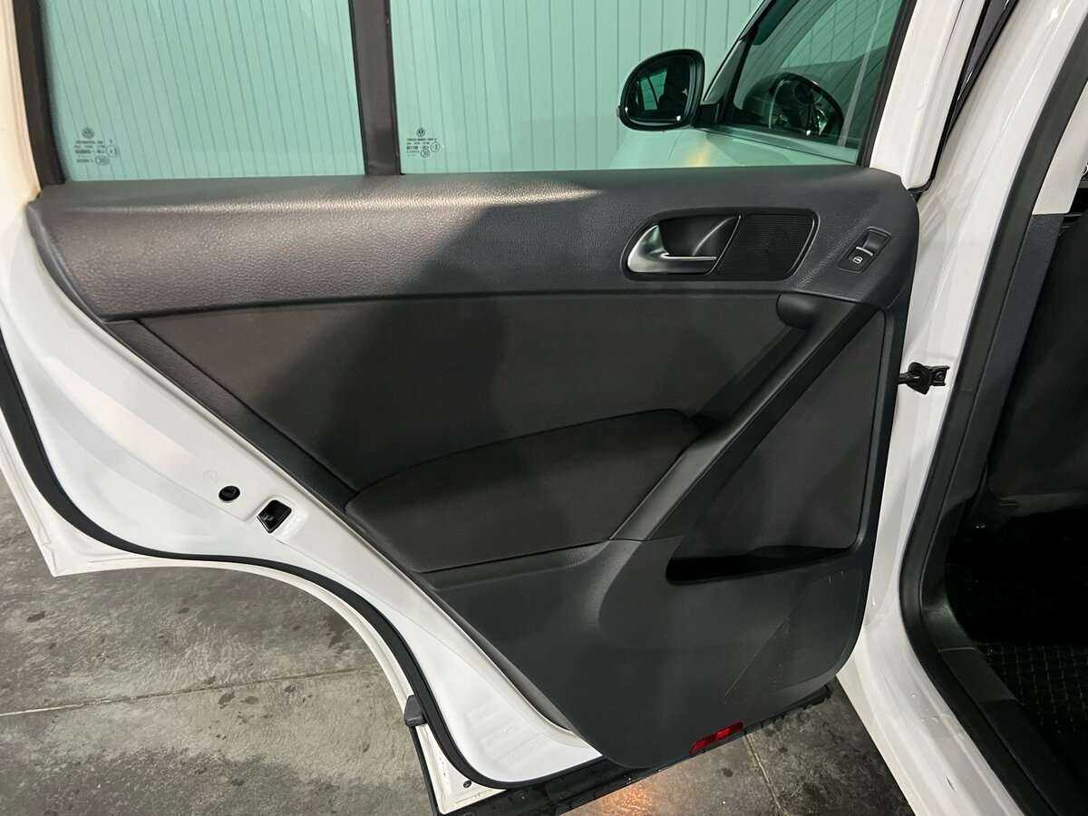 Volkswagen Tiguan, 2011 Фото №16