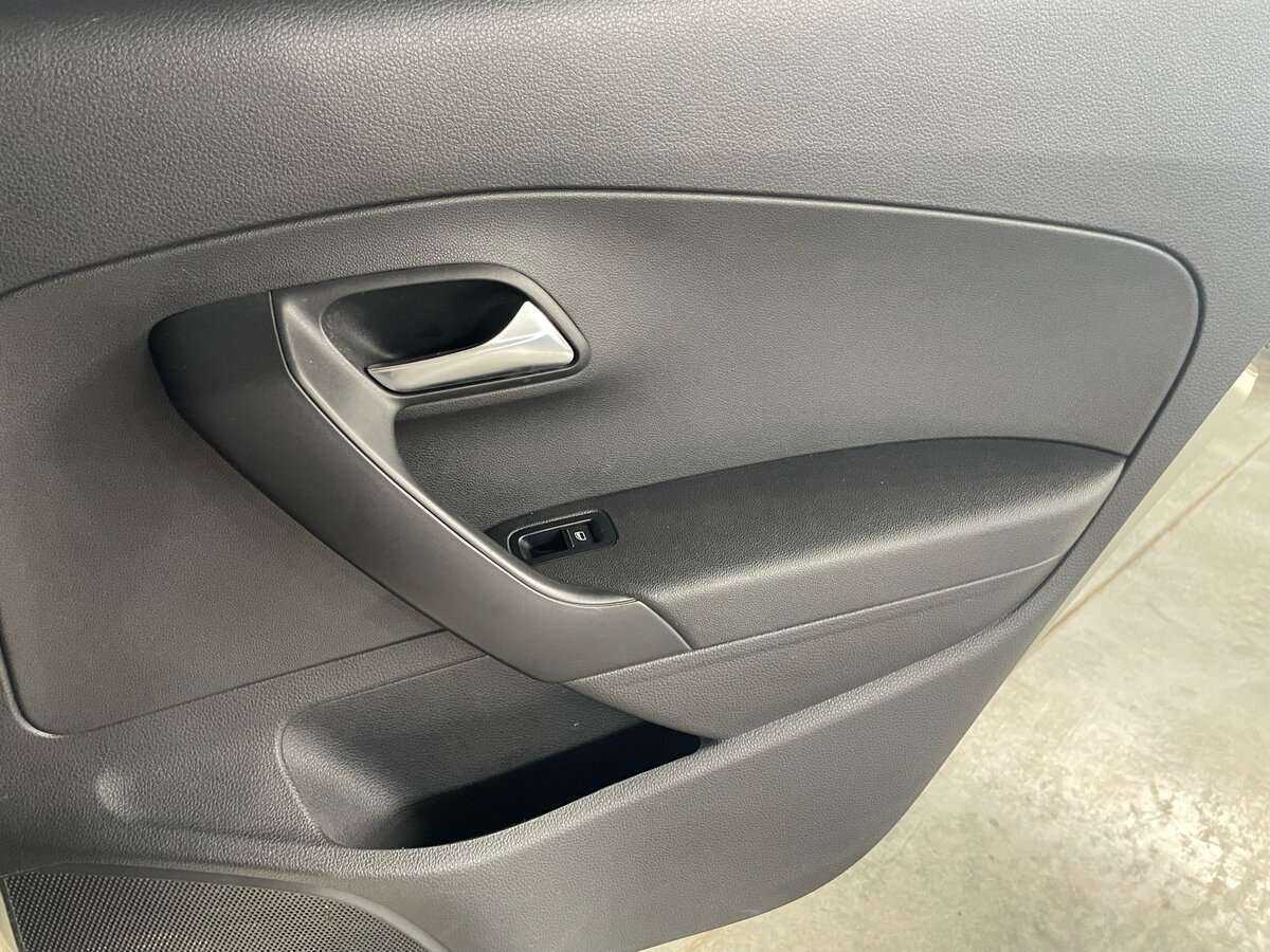 Volkswagen Polo, 2011 Фото №19