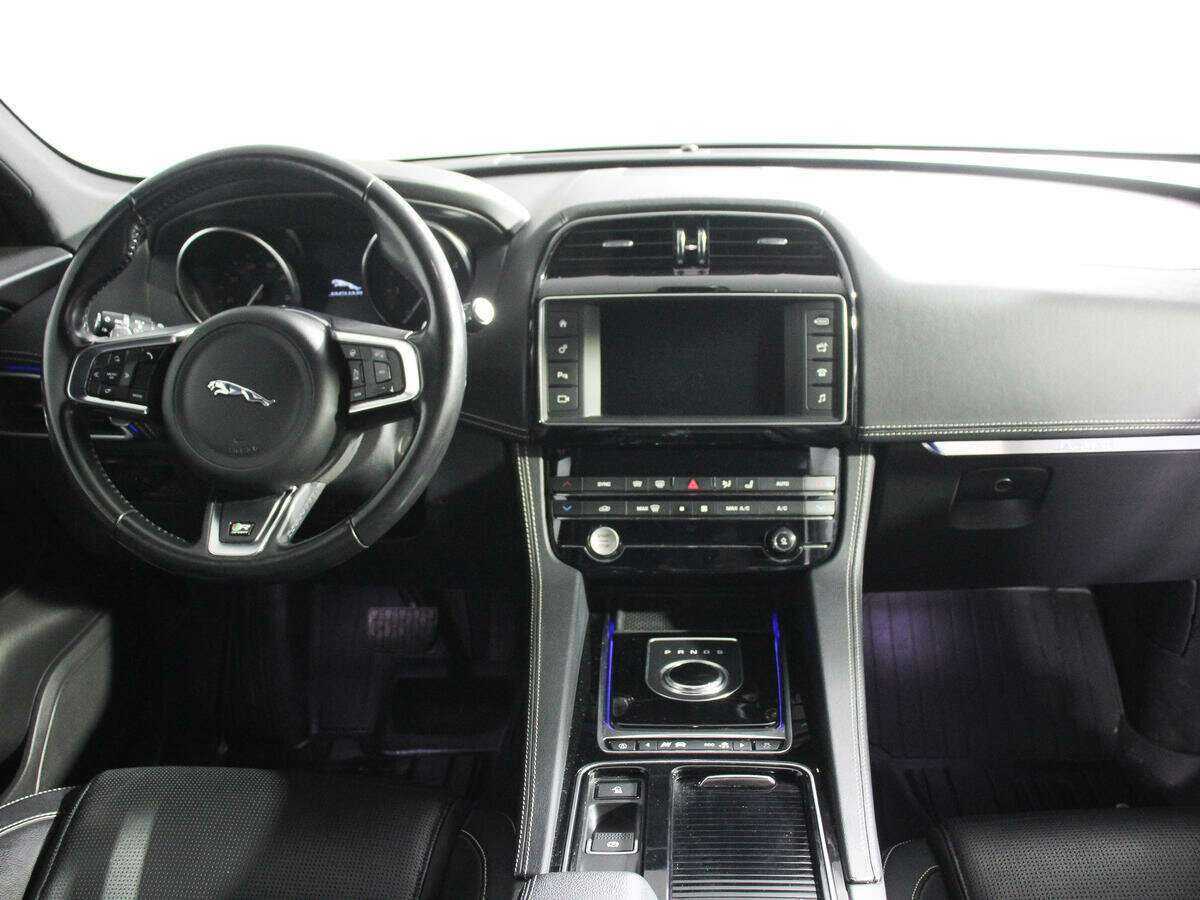 Jaguar F-Pace, 2018 Фото №10