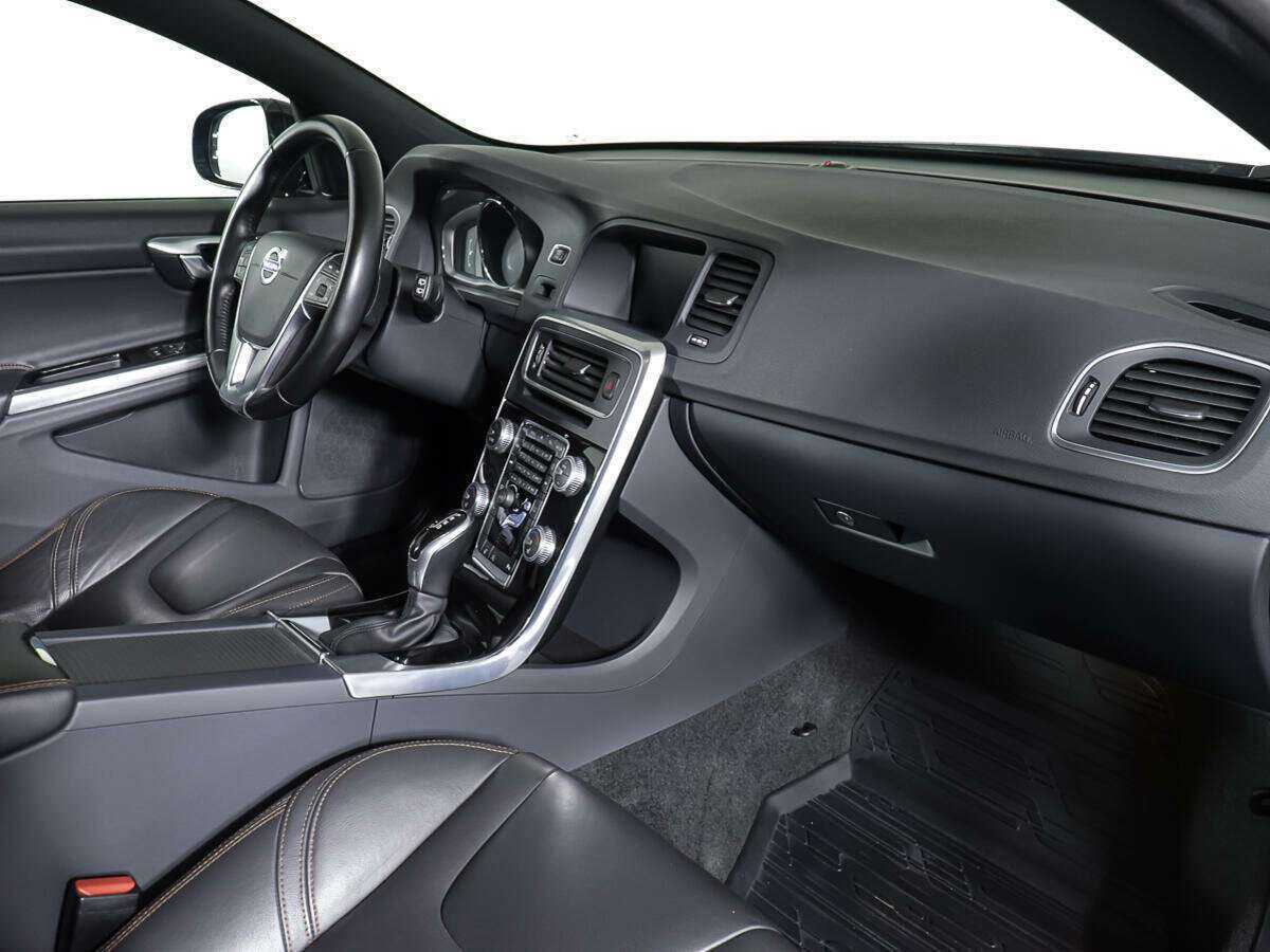 Volvo V60 Cross Country, 2016 Фото №9