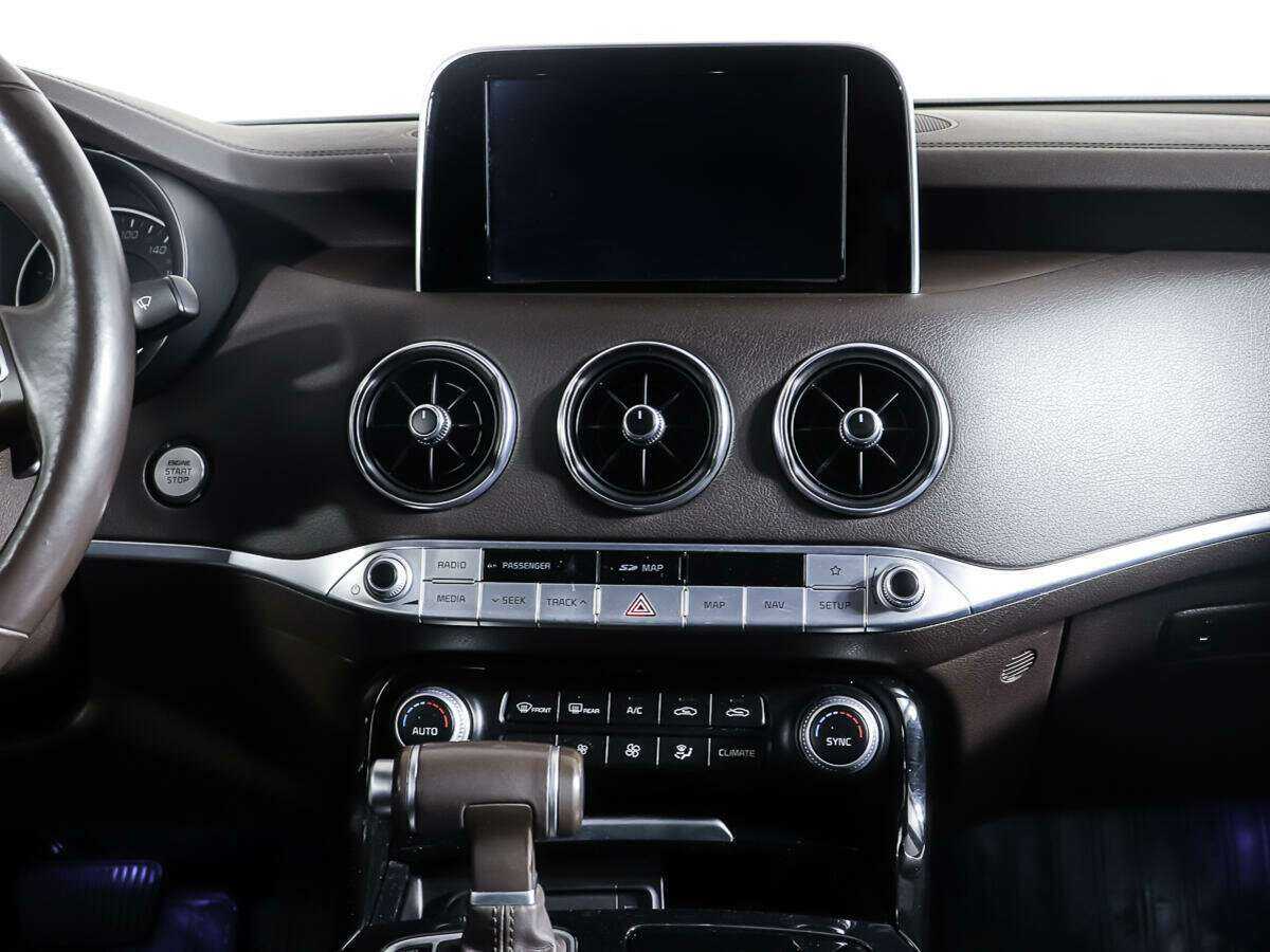 Kia Stinger, 2018 Фото №12