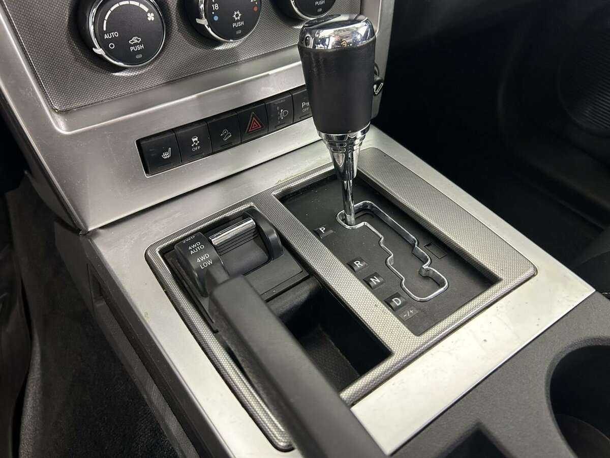 Jeep Cherokee, 2010 Фото №13