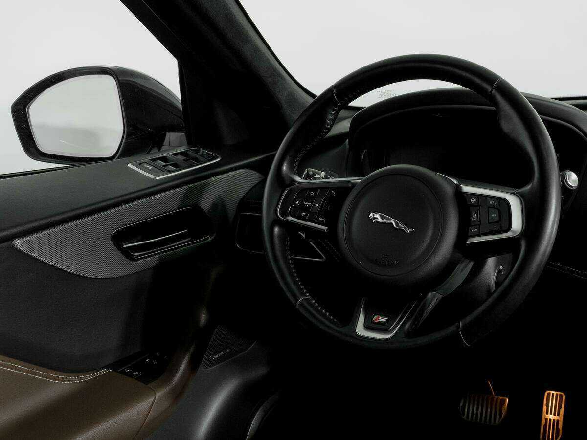 Jaguar F-Pace, 2016 Фото №15