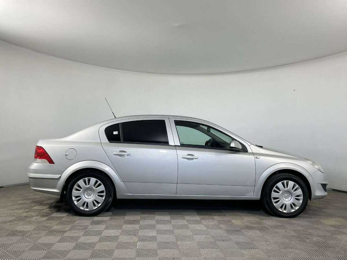 Opel Astra, 2010 Фото №3