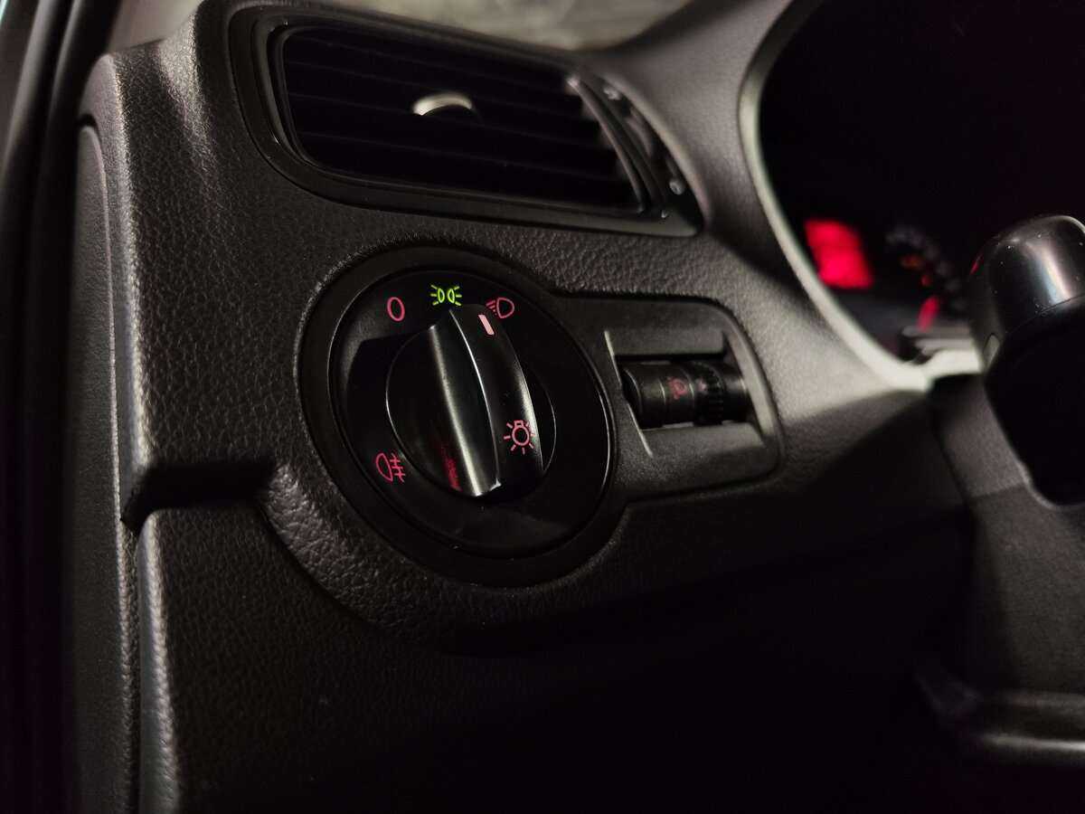 Volkswagen Polo, 2011 Фото №11