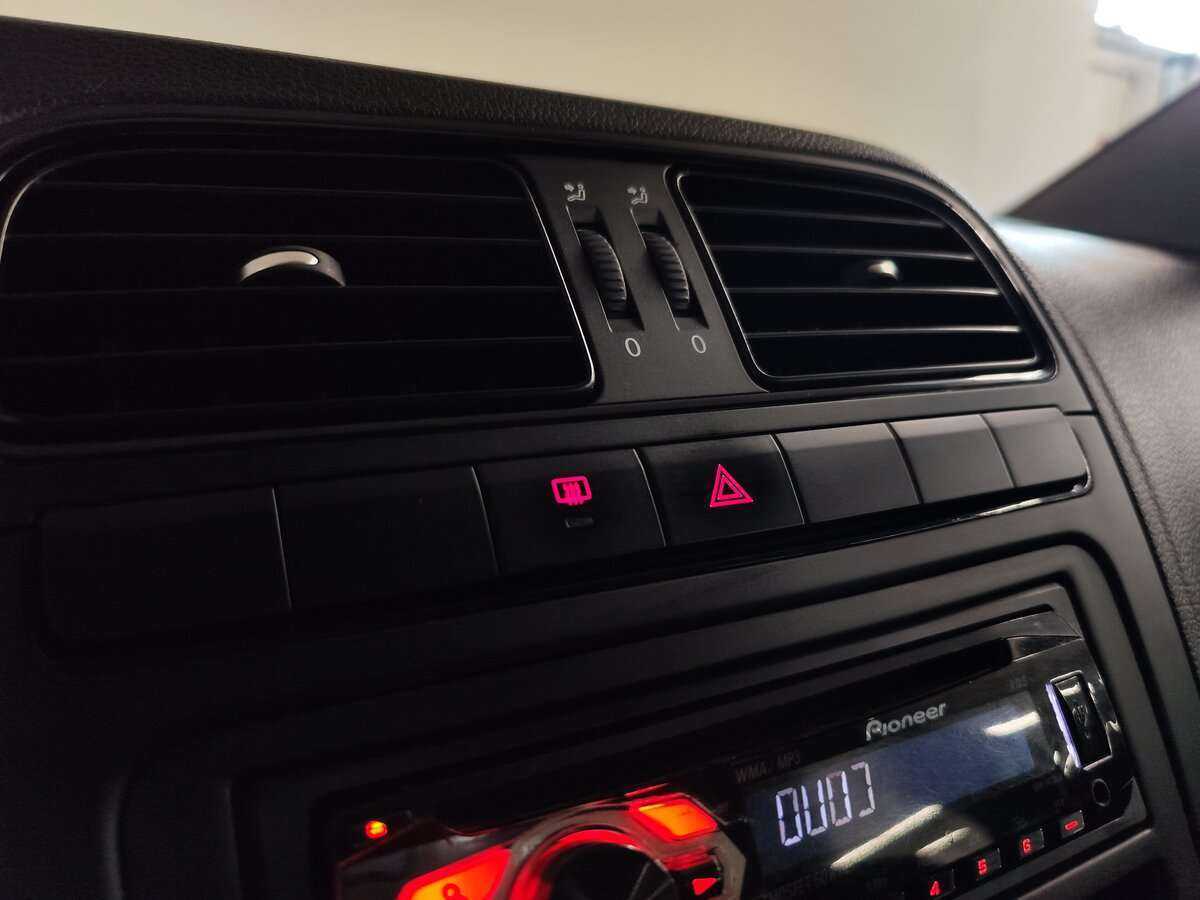 Volkswagen Polo, 2011 Фото №14