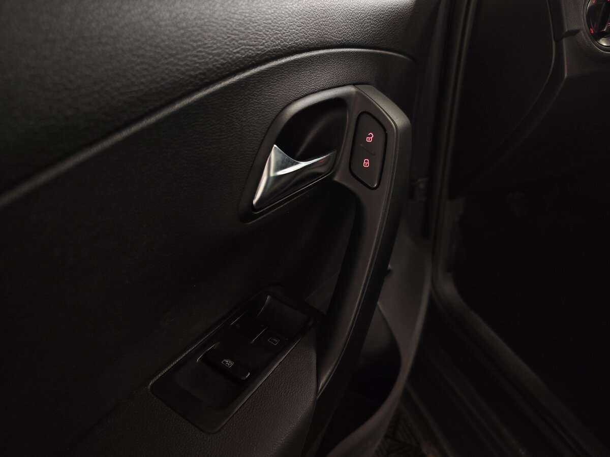 Volkswagen Polo, 2011 Фото №15