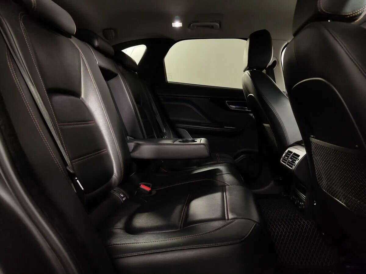 Jaguar F-Pace, 2017 Фото №10