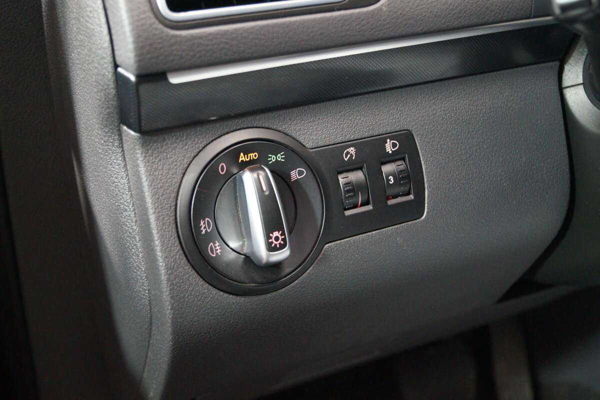 Volkswagen Touran, 2012 Фото №15