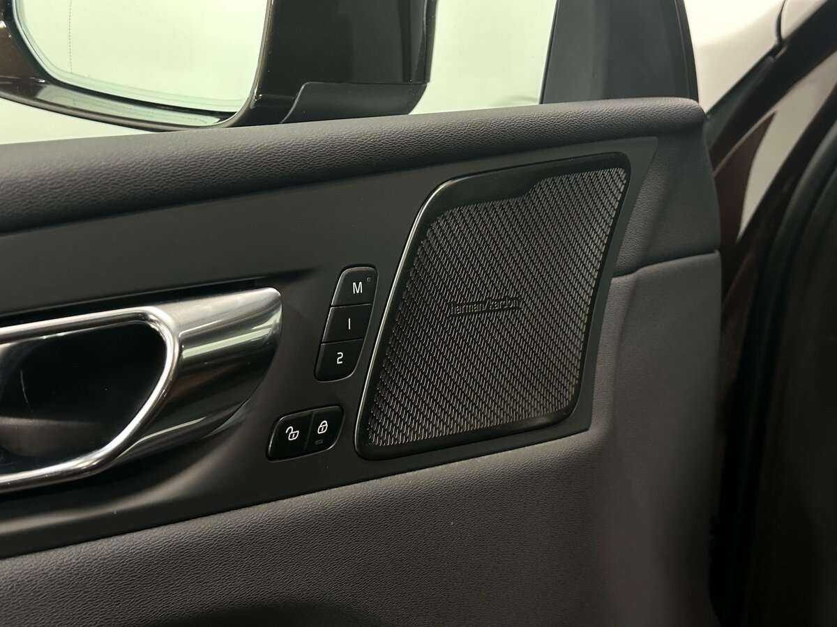 Volvo XC60, 2019 Фото №23