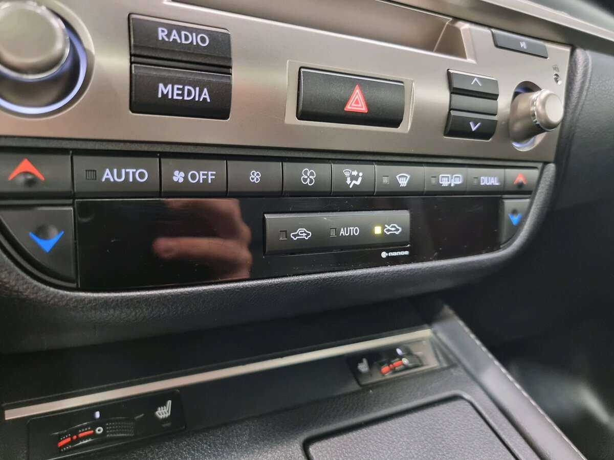 Lexus ES 200, 2016 Фото №21