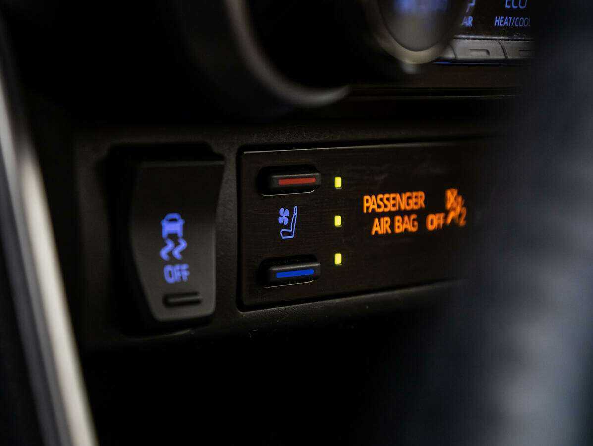 Toyota RAV4, 2019 Фото №17