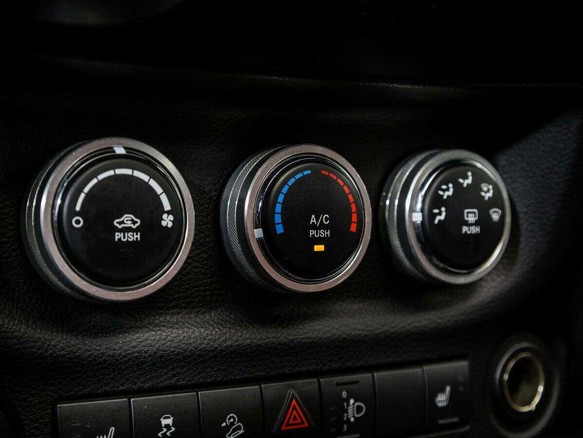 Jeep Wrangler, 2011 Фото №13