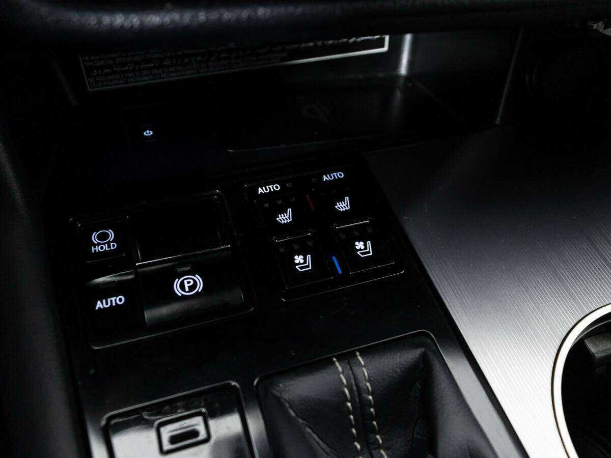 Lexus RX 200t, 2017 Фото №21