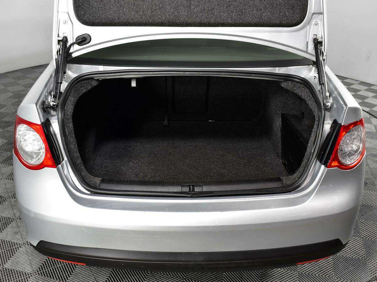 Volkswagen Jetta, 2010 Фото №15