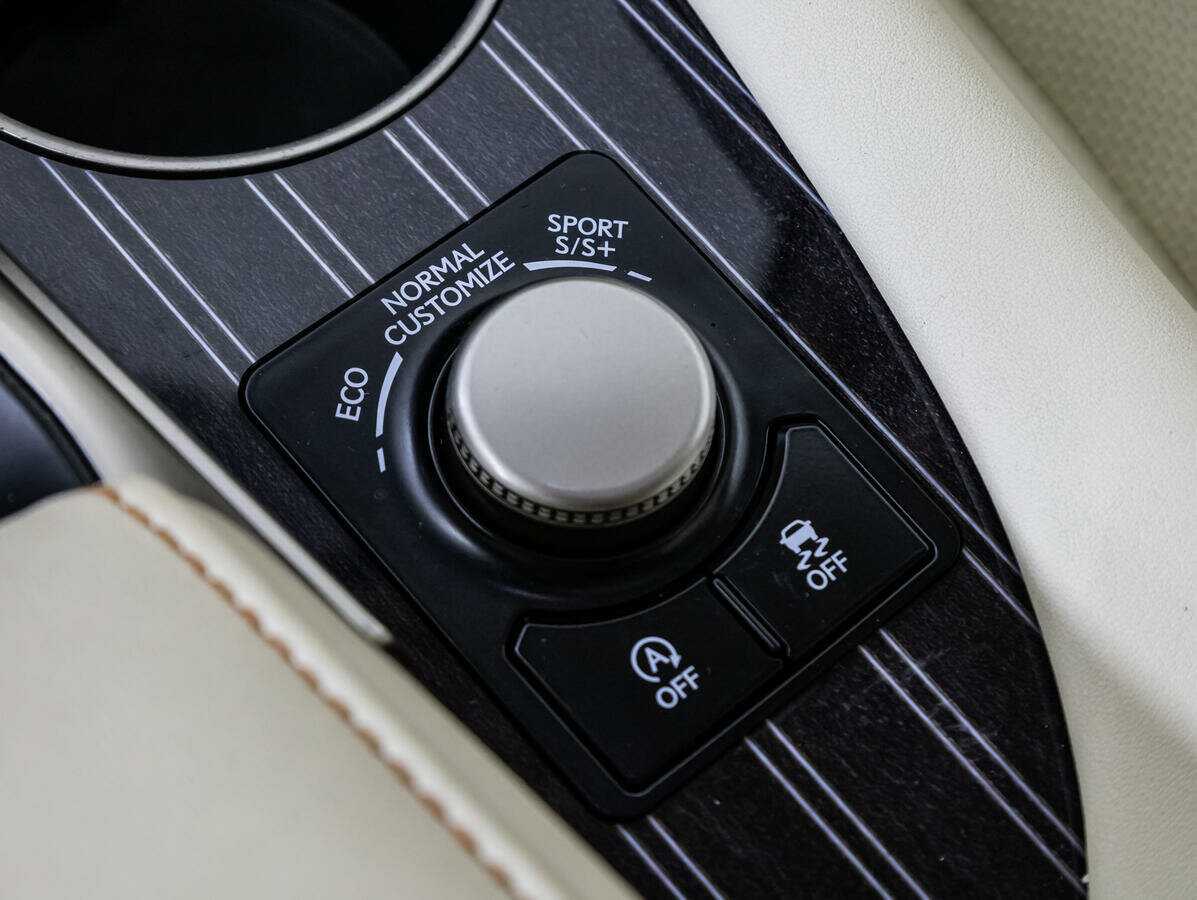 Lexus RX 200t, 2016 Фото №14