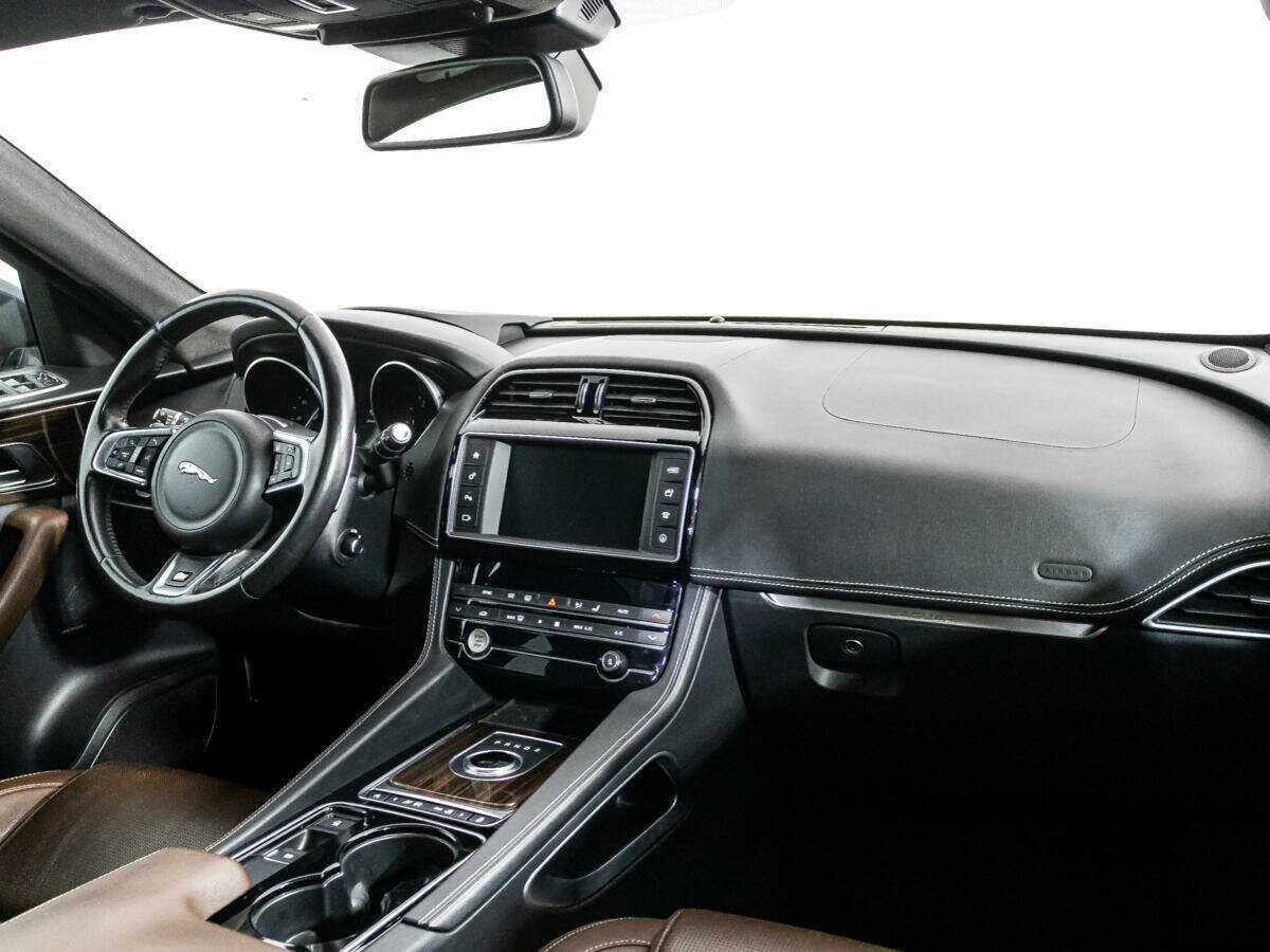 Jaguar F-Pace, 2017 Фото №9