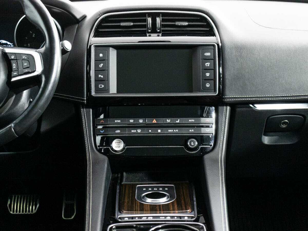 Jaguar F-Pace, 2017 Фото №13