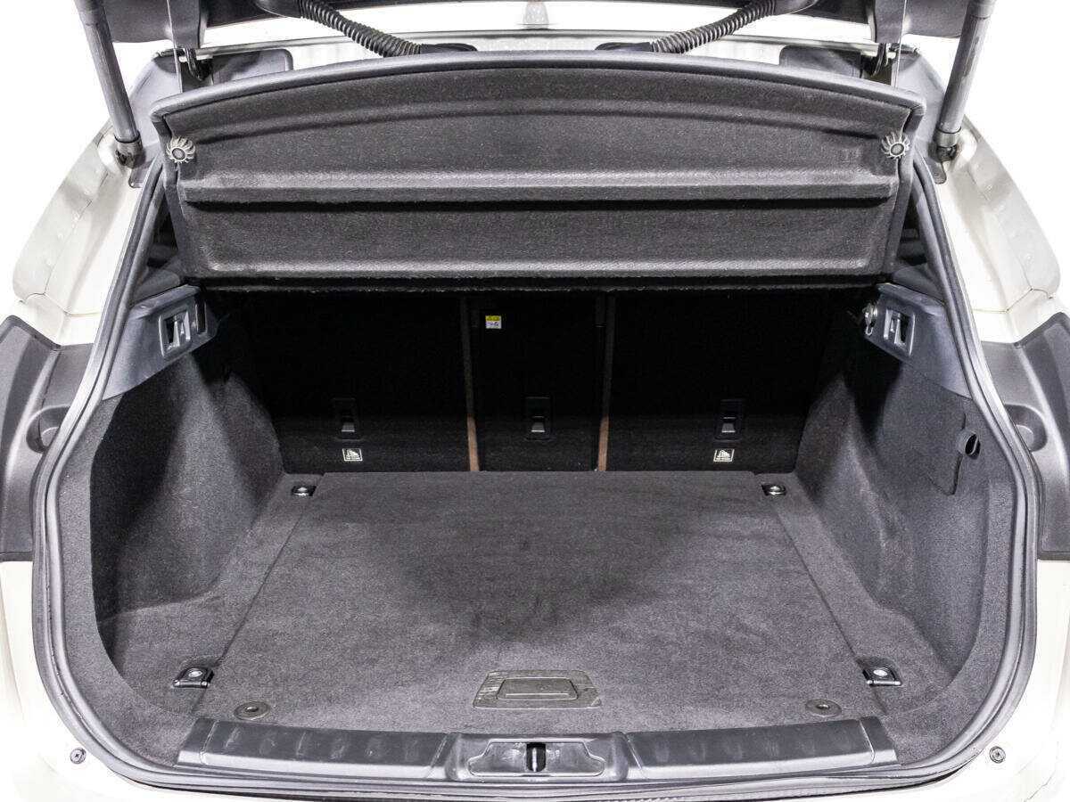 Jaguar F-Pace, 2017 Фото №14