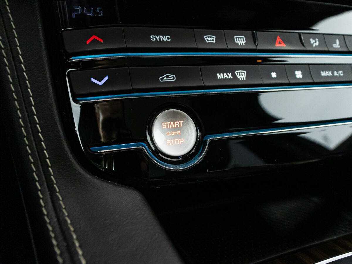 Jaguar F-Pace, 2017 Фото №18