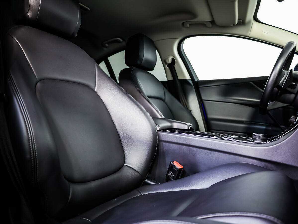 Jaguar XE, 2017 Фото №12