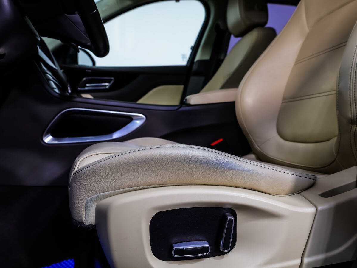 Jaguar F-Pace, 2018 Фото №16