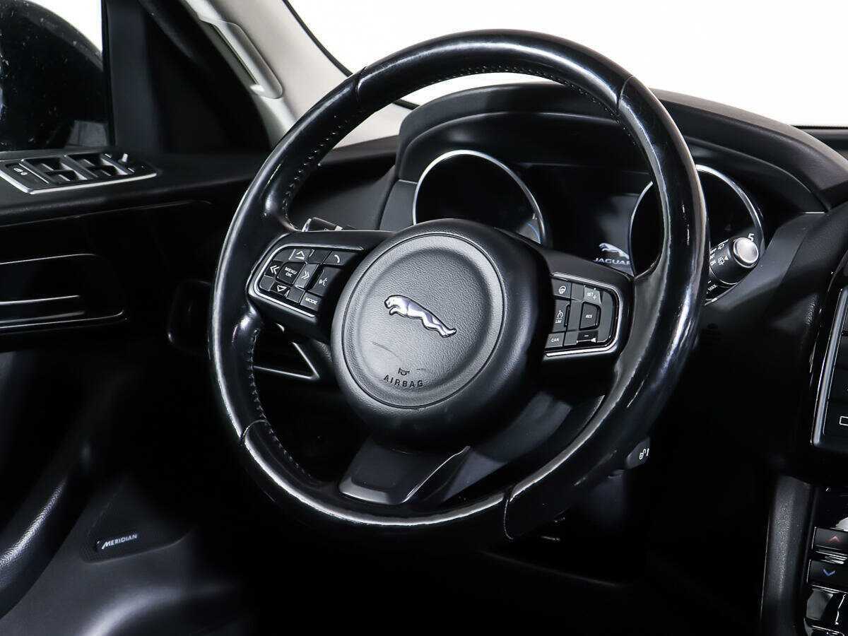Jaguar F-Pace, 2016 Фото №17