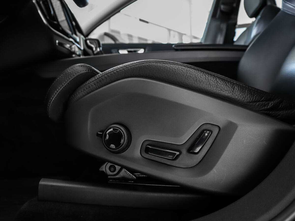 Volvo XC60, 2018 Фото №9