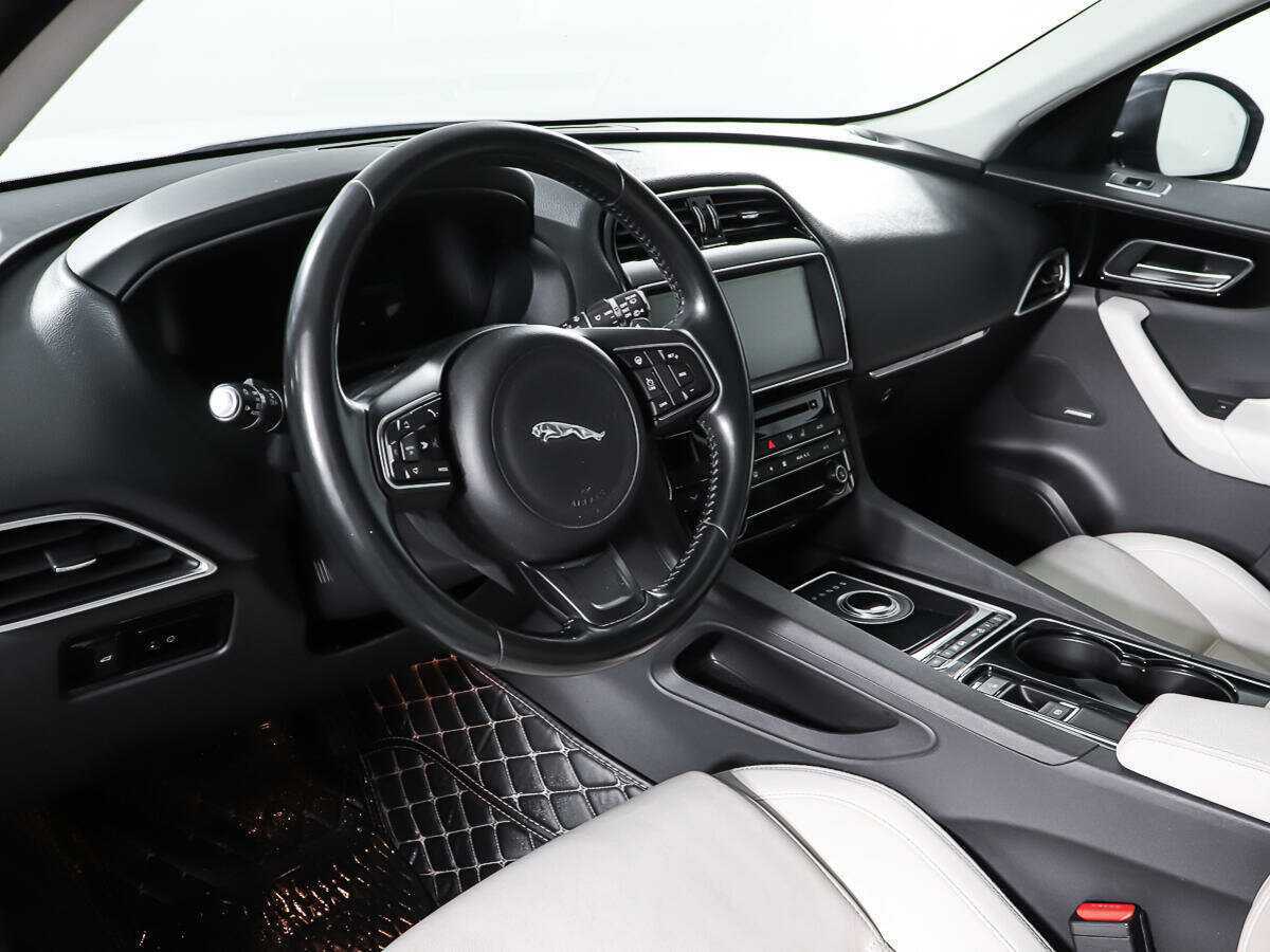 Jaguar F-Pace, 2016 Фото №12