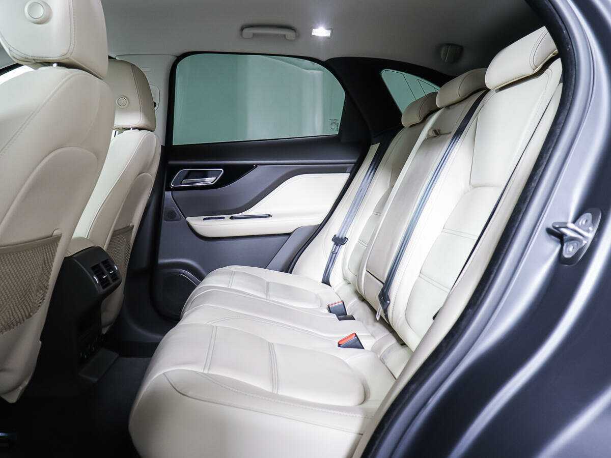 Jaguar F-Pace, 2016 Фото №12