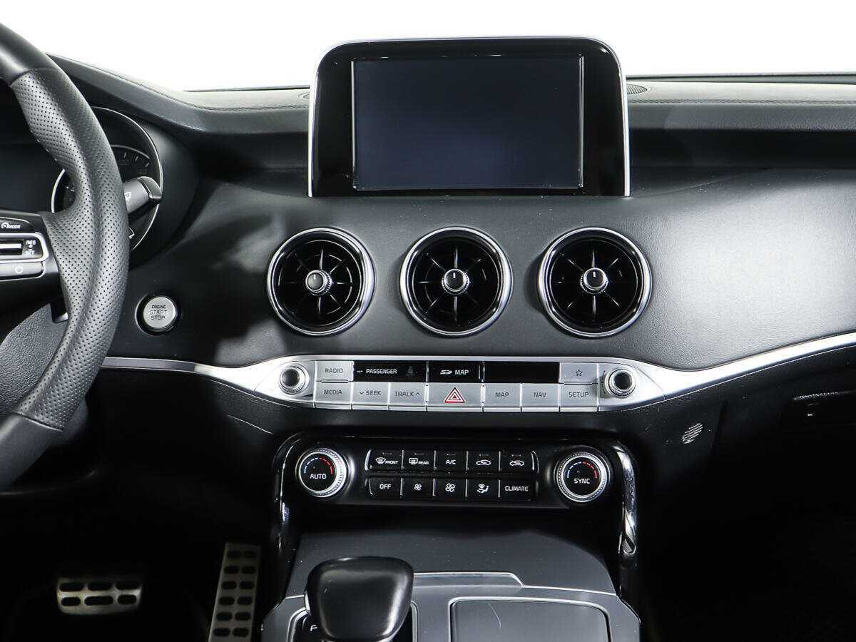 Kia Stinger, 2018 Фото №12