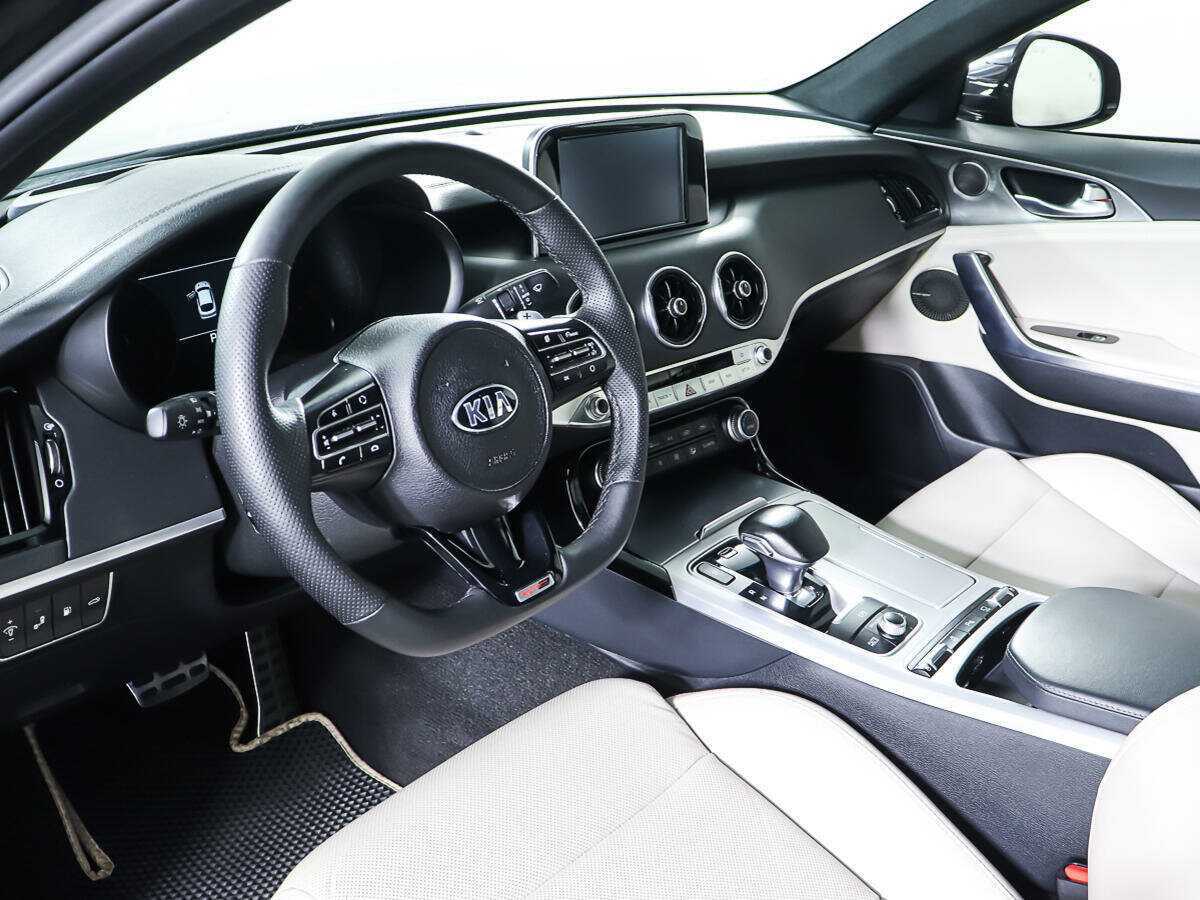 Kia Stinger, 2018 Фото №13
