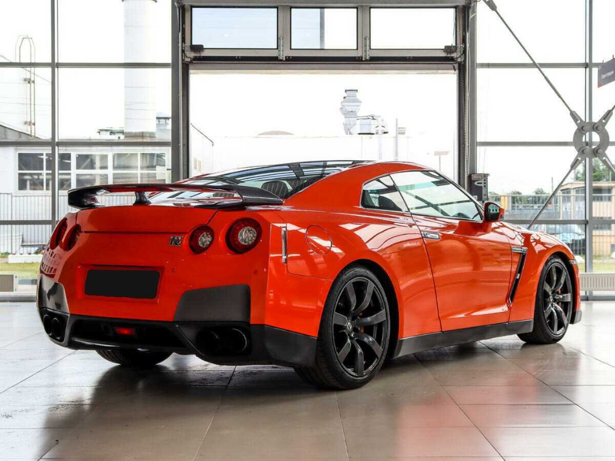 Nissan GT-R, 2010 Фото №4