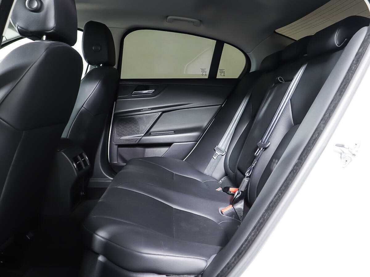 Jaguar XE, 2015 Фото №10