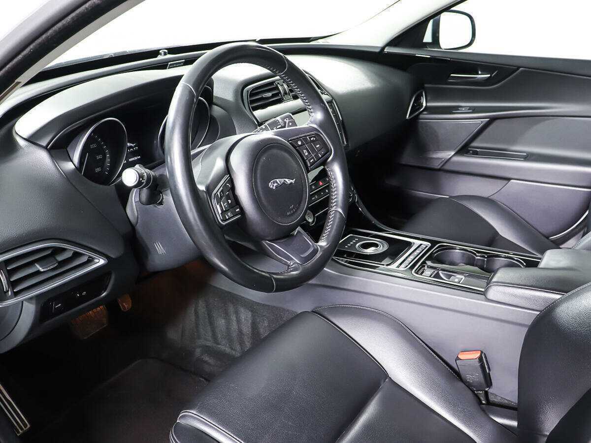 Jaguar XE, 2015 Фото №12