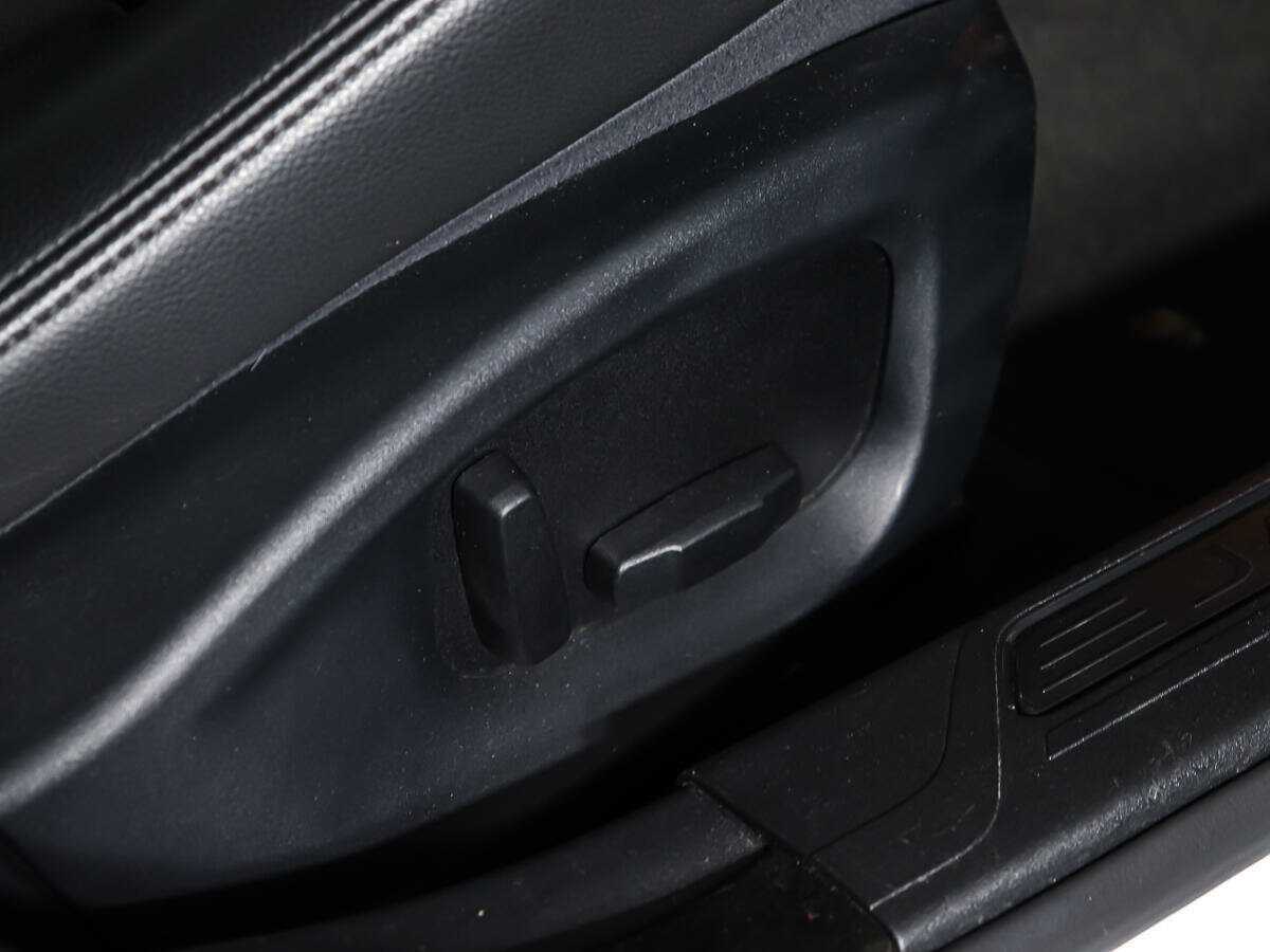 Jaguar XE, 2015 Фото №15