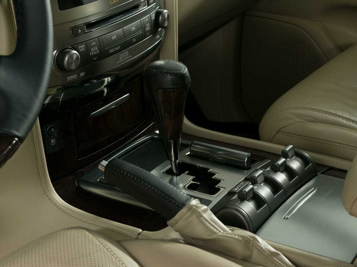 Lexus LX 570, 2008 Фото №21