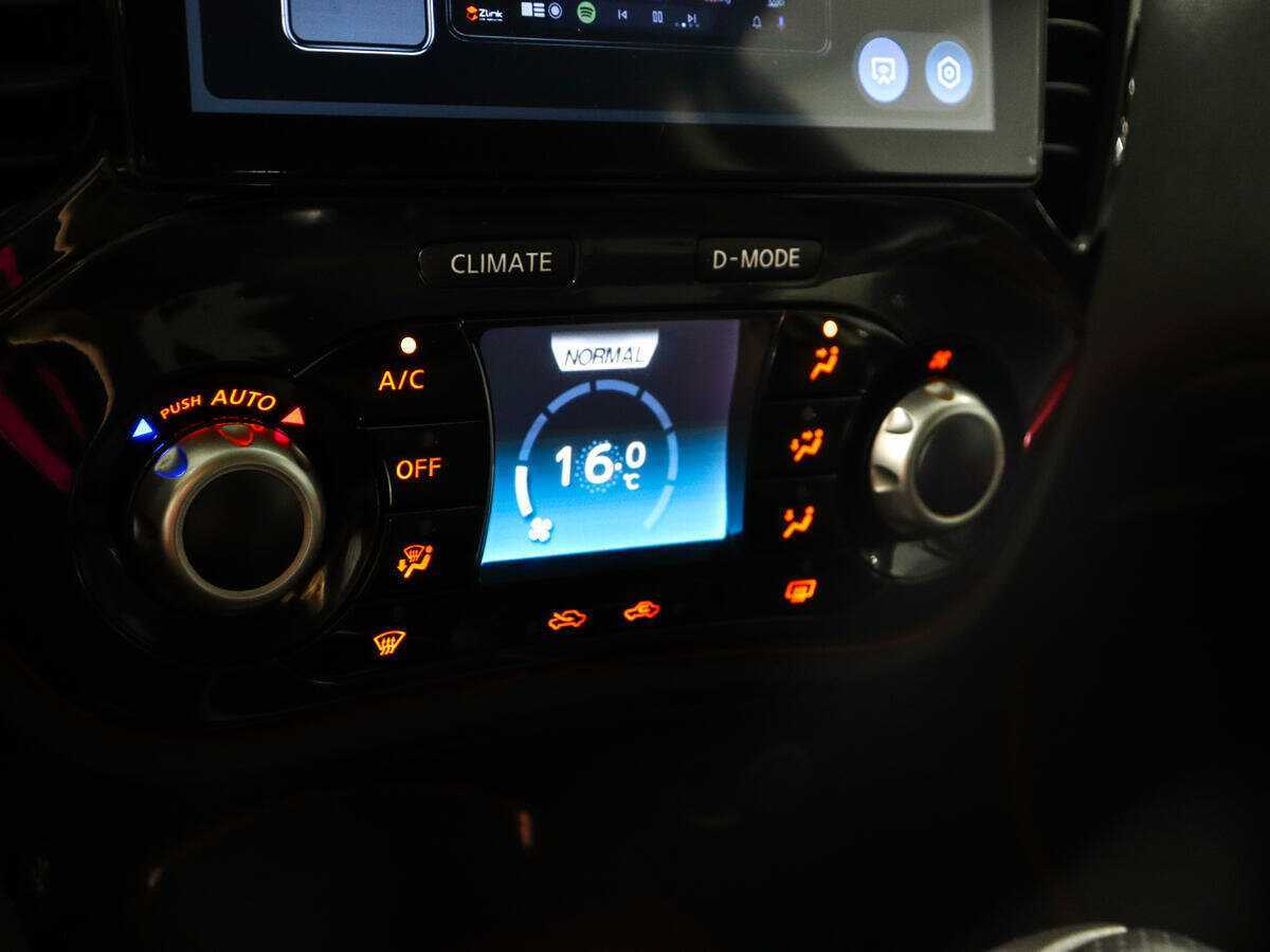 Nissan Juke, 2011 Фото №18