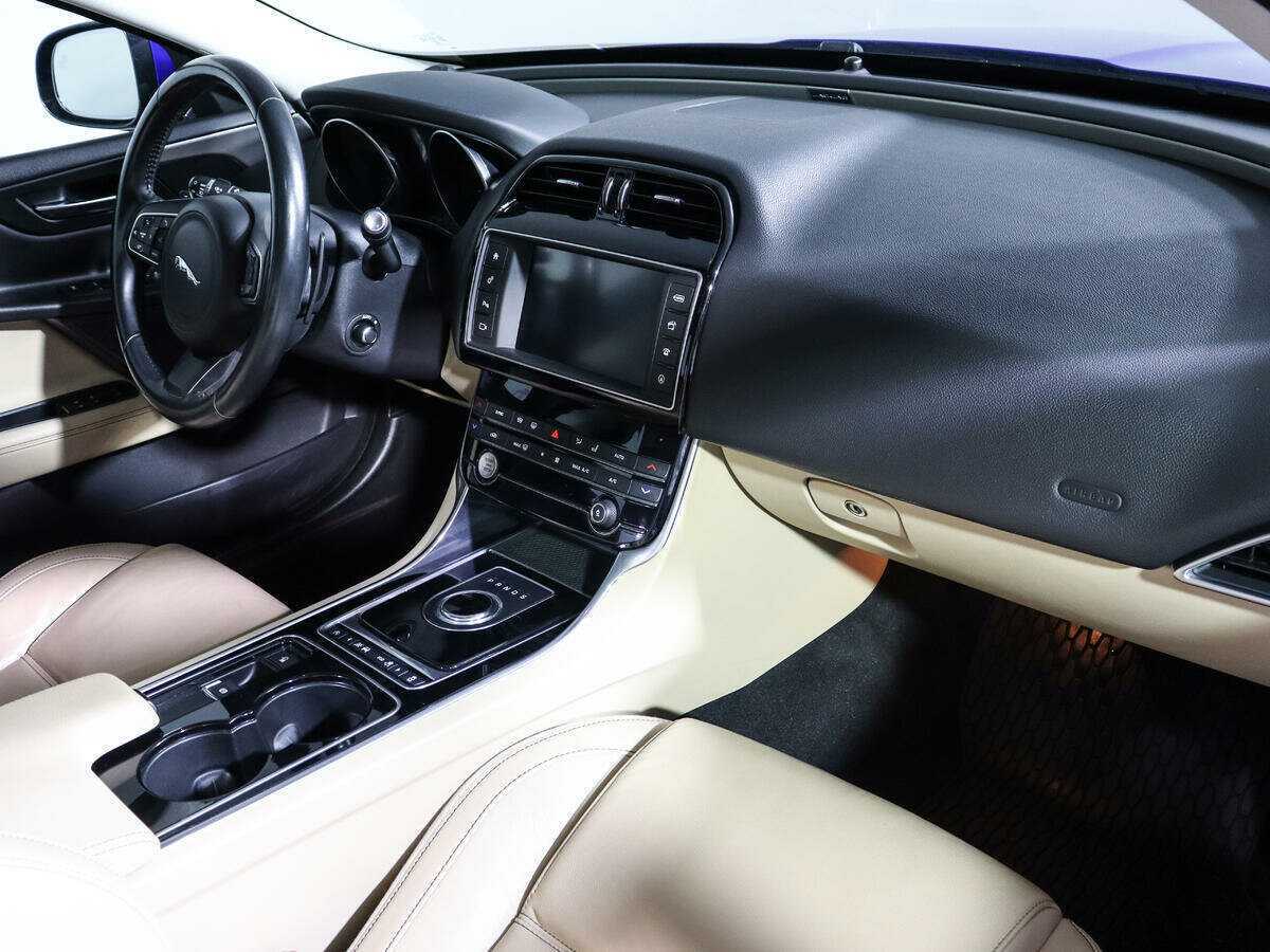 Jaguar XE, 2016 Фото №10