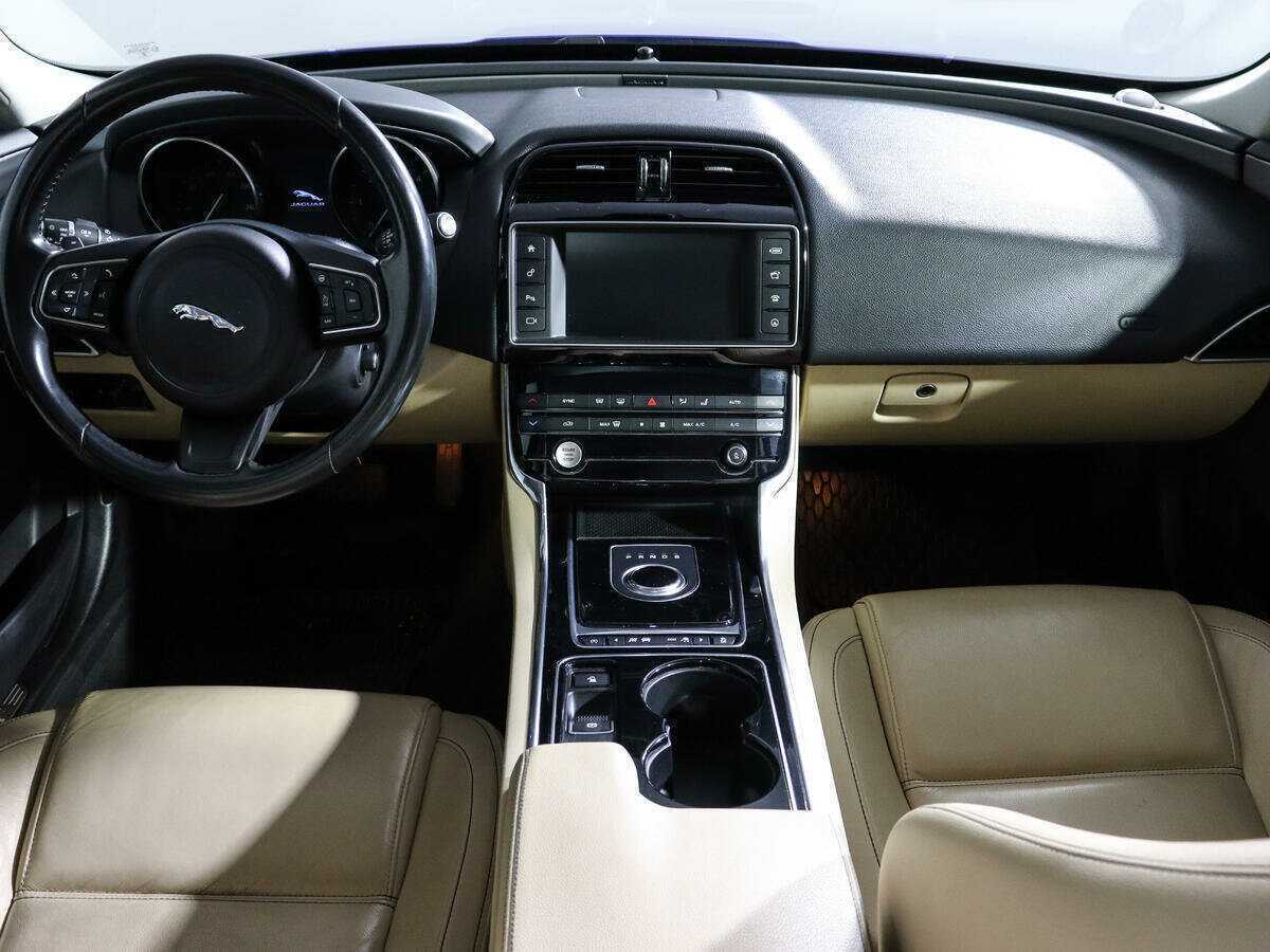 Jaguar XE, 2016 Фото №12