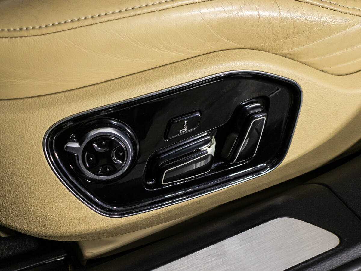 Audi A8, 2010 Фото №15