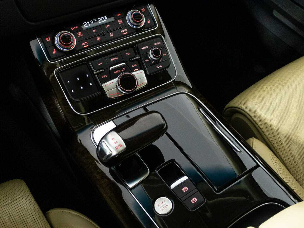 Audi A8, 2010 Фото №18