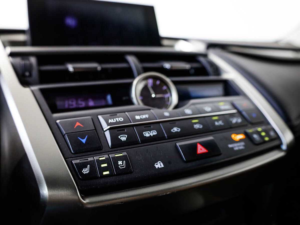 Lexus NX 200t, 2017 Фото №15