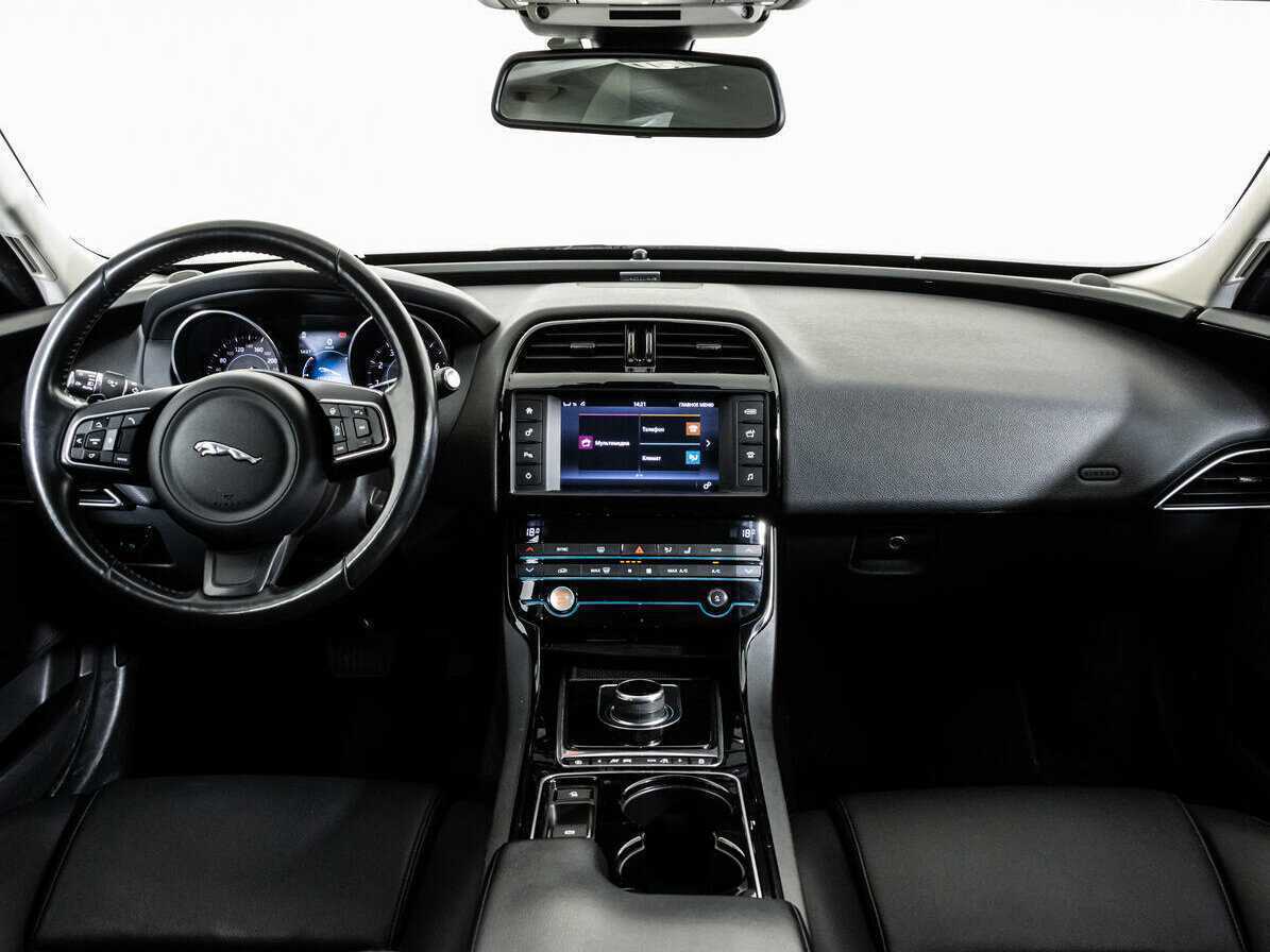 Jaguar XE, 2017 Фото №10
