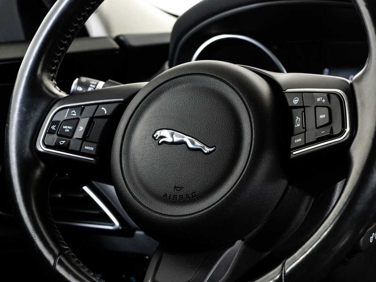 Jaguar XE, 2017 Фото №12