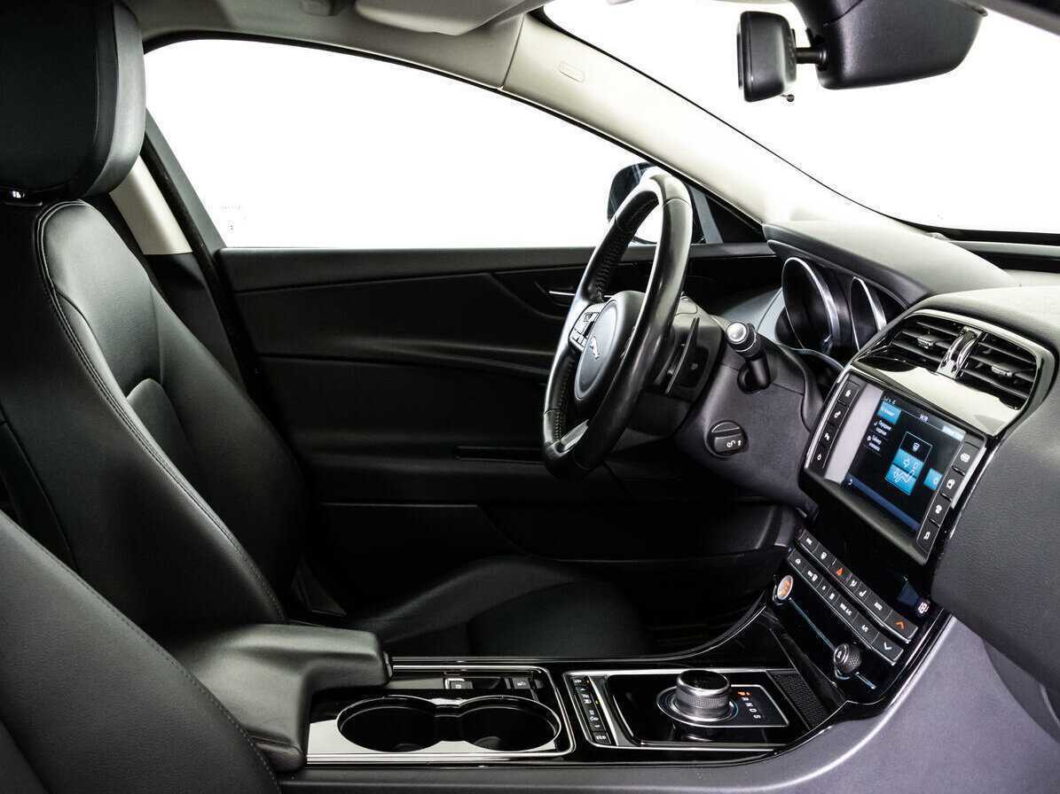 Jaguar XE, 2017 Фото №15